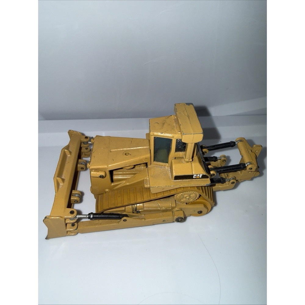 Joal 1:70 Scale No. 220 Caterpillar D10 Bulldozer with Ripper